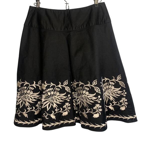 White House Black Market A-Line fit and flare SKIRT Size 6- #Holiday Parties - Picture 2 of 4